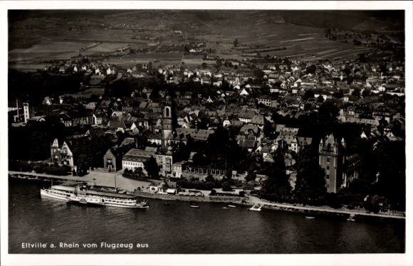 Ak Eltville am Rhein Hessen, Luftaufnahme von  Rheinstrom, Schiffe, Stadtansicht