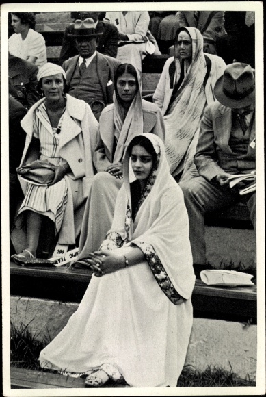 Collection picture Olympia 1936, spectators at the hockey game Germany India