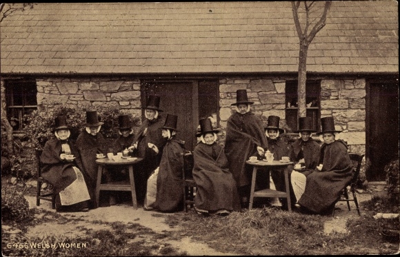 Postcard Welsh Women, Women in Welsh costumes
