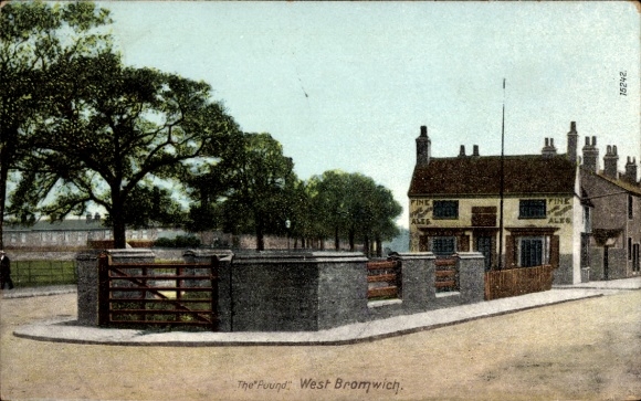 Ak West Bromwich Staffordshire England, Das Found:  Gebäude, Bäume, Straße
