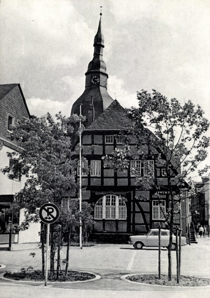 Postcard Rüthen in Westphalia, half-timbered house, church
