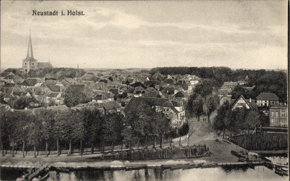 Postcard Neustadt in Holstein, aerial view of Neustadt i. Holst., church in the background, houses...