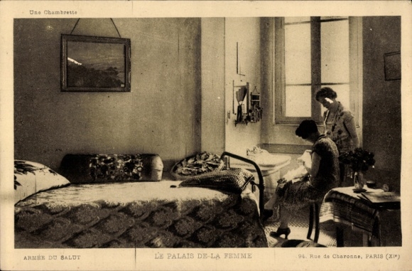 Postcard Paris XI, Palais de la Femme, Rue de Charonne, A Chambrette
