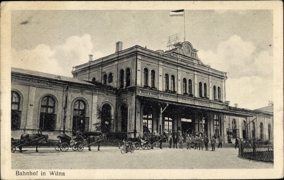 Postcard Vilnius Wilna Lithuania, train station, carriages