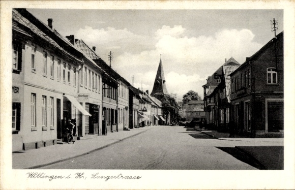 Ak Wittingen in Niedersachsen, Straße mit Häusern, Kirche, blauer Himmel, Menschen auf der Straße