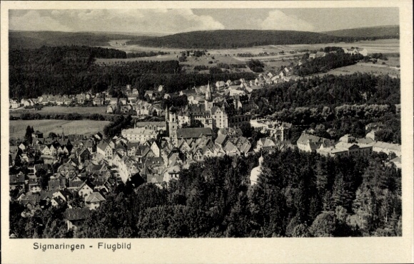 Ak Sigmaringen an der Donau, Luftaufnahme von   Architektur, Landschaft, Bäume