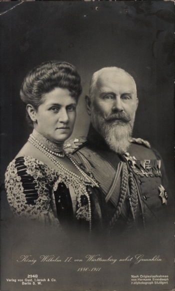 Ak König Wilhelm II. von Württemberg, Königin Charlotte, Portrait, Uniform, Orden