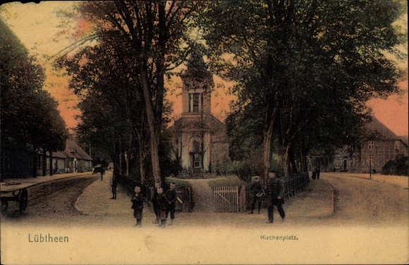 Postcard Lübtheen in Mecklenburg, Kirchenplatz