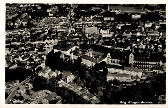 Ak Freising in Oberbayern, Luftaufnahme von  schwarz-weiß, Stadtansicht, Orig. -Fliegeraufnahme