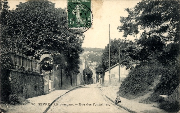Postcard Sèvres Hauts de Seine, Rue des Fontaines
