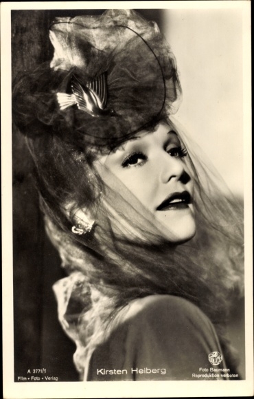 Postcard actress Kirsten Heiberg, portrait, hat