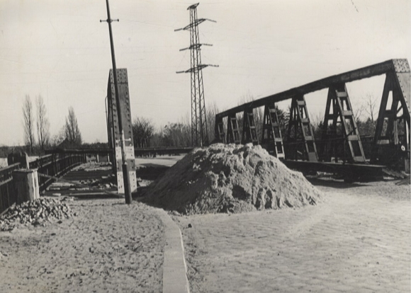 Original Foto Berlin Treptow / Alt-Treptow, Wiederaufbau der zerstörten Kiefholzbrücke, 1946