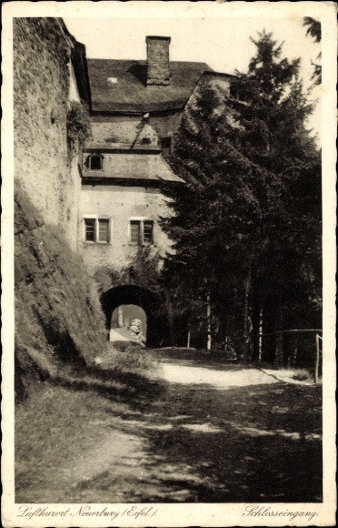Ak Neuerburg in der Eifel, Schlosseingang