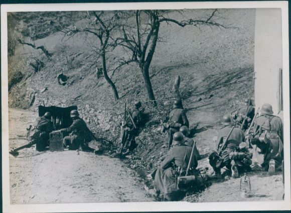 Photo fight against communist gangs in Bosnia, machine gun, Pak, Wehrmacht