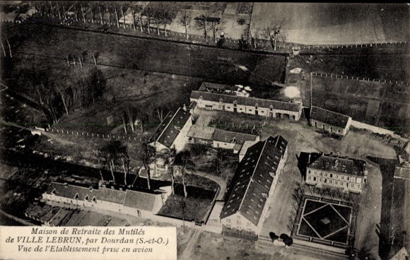 Ak Dourdan Essonne, Maison de Retraite des Mutiles de Ville Lebrun, Vue aerienne