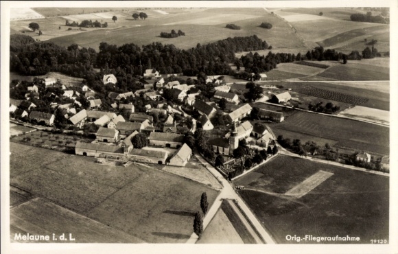 Ak Melaune in Lausitz, luchtfoto van landelijke omgeving, uitzicht op huizen, 1940