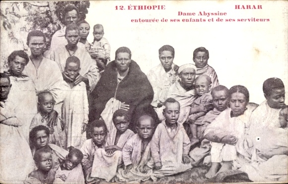 Ak Harrar Äthiopierin Harar, Abessinierin, umgeben von ihren Kindern und ihren Dienern