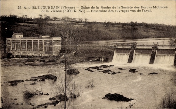 Postcard L'Isle Jourdain Vienne, Usine de la Roche de la Soc. des Forces Motrices, ouvrages vus de l'aval