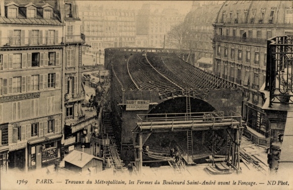 Postcard Paris VI., Travaux du Metropolitain, Les Fermes du Boulevard Saint Andre avant le foncage, Tunnel