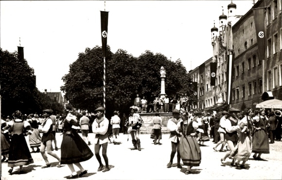 Postcard Burghausen an der Salzach Bavaria, Historical Dance Play, festively flagged