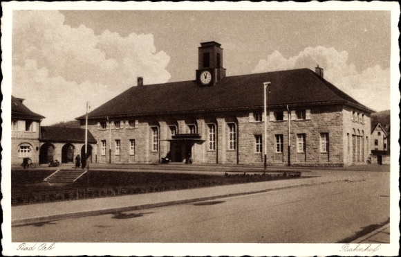 Ak Bad Orb im Main Kinzig Kreis Hessen, Ansicht vom Bahnhof mit Vorplatz