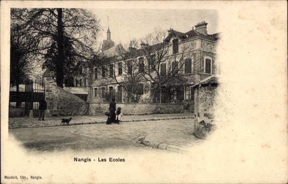 Ak Nangis Seine et Marne, school, gebouw, straatbeeld, hond, bomen, oude stad