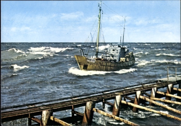 Postcard Kolberg, Kuter fishermen
