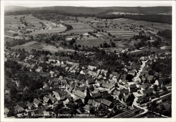 Postcard Kleinsteinbach Pfinztal am Kraichgau, aerial view of houses, agricultural land
