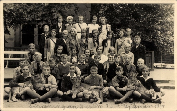 Foto Ak Dresden, HJ-Pimpfe, Gruppenbild mit jungen Löwen
