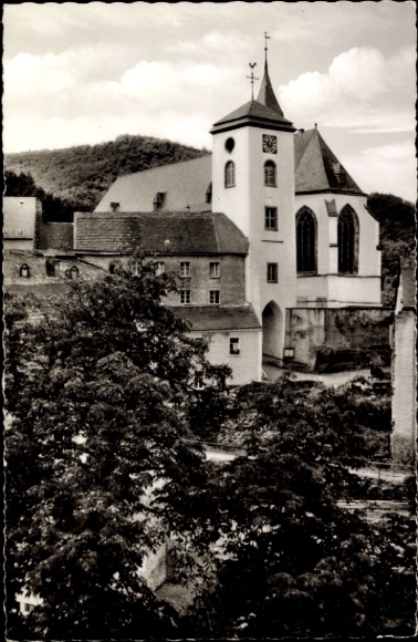 Ak Neuerburg in der Eifel, Blick auf die Pfarrkirche