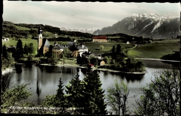 Postcard Högelwörth Höglwörth Anger in the Rupertiwinkel Upper Bavaria, monastery on the lake, mountains in the background...