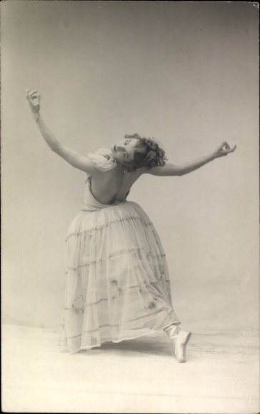 Photo Postcard dancer in dance pose, expressive dance, photographer König, Teplitz, Imperator
