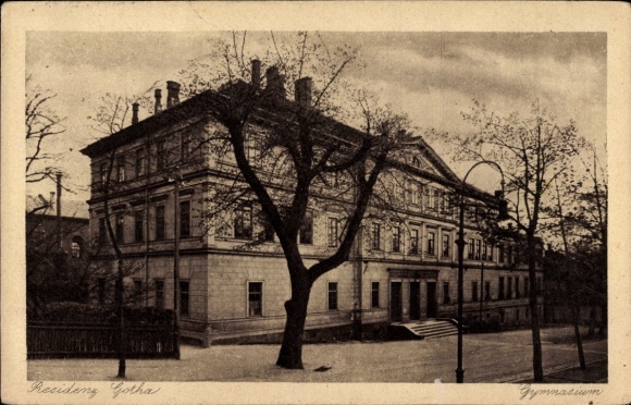 Ak Gotha Thüringen, Blick auf den Eingang des Gymnasiums