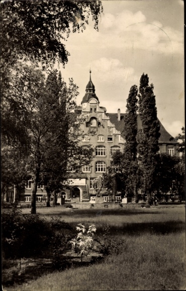 Postcard Riesa on the Elbe Saxony, Friedrich Ebert Platz, August Bebel School