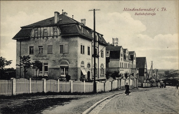 Postcard Münchenbernsdorf in Thuringia, Bahnhofstrasse, Hotel Zeller