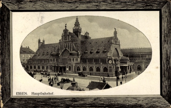 Ak Essen im Ruhrgebiet, Historischer Hauptbahnhof, viele Menschen, alte Autos