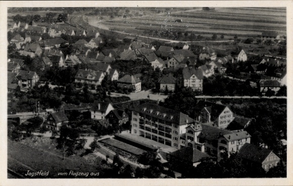 Ak Jagstfeld Bad Friedrichshall in Württemberg, Luftaufnahme von  zahlreiche Häuser, ländliche Um