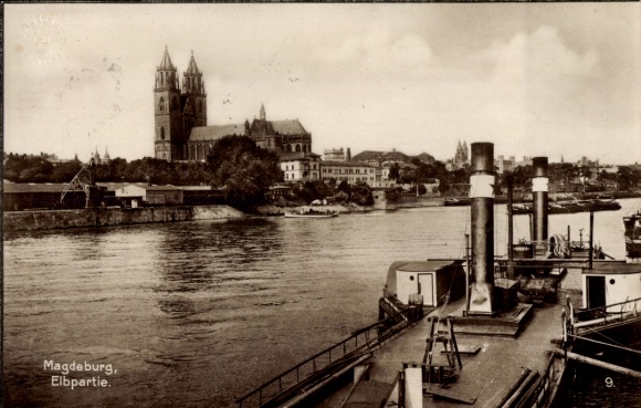 Postcard Magdeburg in Saxony Anhalt, Elbe party and steamer on the river with cathedral