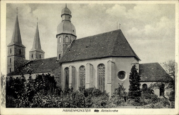 KP Marienmünster Westfalia, częściowy widok na kościół opactwa, wieże