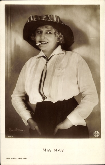 Postcard actor Mia May, Ross Verlag 428 2, portrait, cigarette