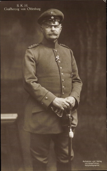 Ak Großherzog Friedrich August von Oldenburg, Standportrait in Uniform