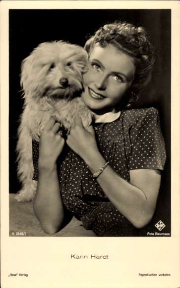 Ak Schauspielerin Karin Hardt, Portrait mit Hund, Ross A 2540/1