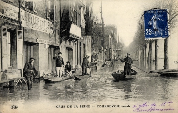 Postcard Courbevoie Hauts de Seine, flood 1910, shops, boats