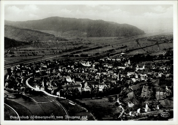 Ak Gengenbach im Schwarzwald, Luftaufnahme von  Schwarzwald, Gebirge, Stadtansicht, Fotografie