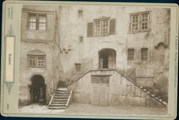 Cabinet photo Runkel an der Lahn, part in the castle courtyard
