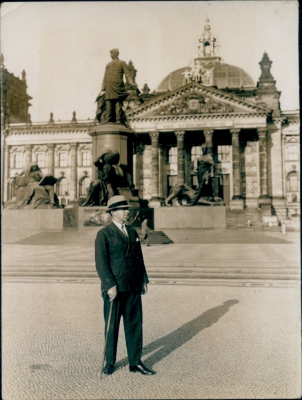 Photo Sir Hubert Wilkins, American polar explorer in Berlin