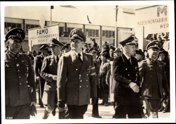 Photo Hoffmann, H., Vienna Autumn Fair, Reichsleiter v. Schirach, Major General Schell, Famo, 1941