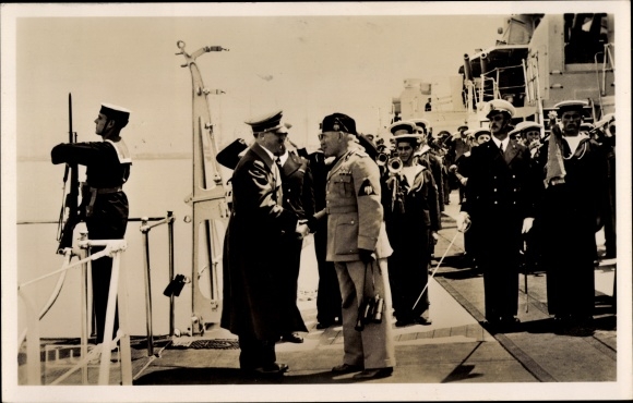Ak Adolf Hitler, Benito Mussolini, Italienisches Panzerschiff Cavour, Flottenparade Neapel