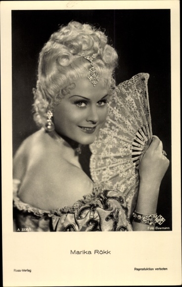 Postcard actress and dancer Marika Rökk, portrait, fan