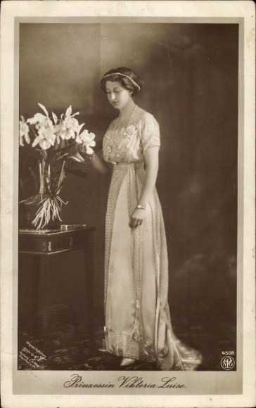 Postcard Princess Victoria Luise of Prussia, Duchess of Brunswick, Portrait, NPG 4508